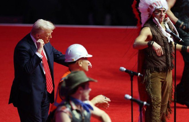 Los Village People en un acto de campaña de Trump. Foto: AFP.
