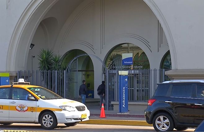 Aduanas-fachada-puerto.jpg