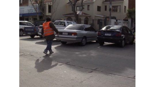 Cuidacoches ganan $400 al día; propina mínima satisfactoria $6