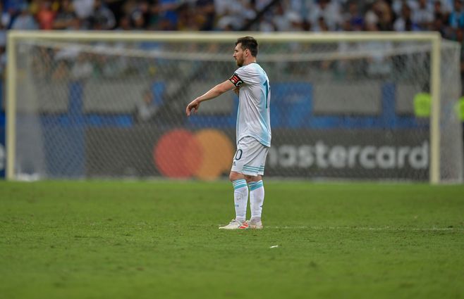 messi-solo-derrota-colombia-afp.jpg
