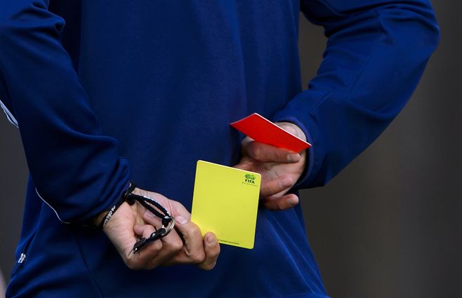 arbitro-tarjetas-roja-amarilla-afp.jpg