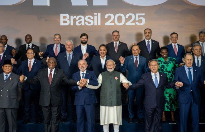 Cumbre-BRICS-foto-familia-Orsi.jpg