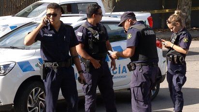 matan a un hombre por creer que su madre los habia entregado a la policia
