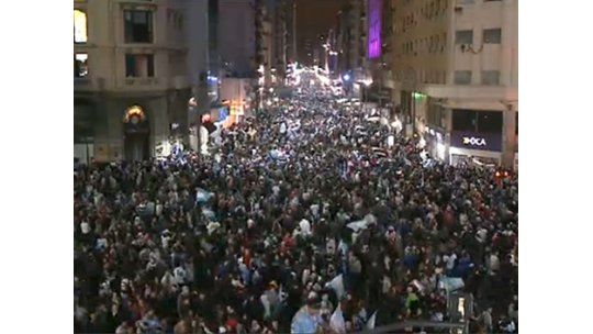 Festejos interminables en el Obelisco porteño