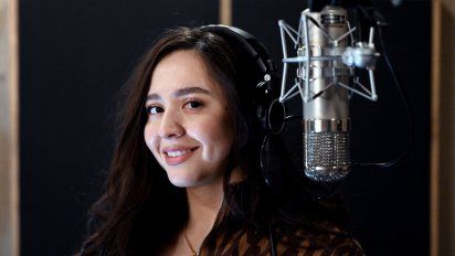 manizha, la voz feminista rusa en eurovision que escandaliza a los conservadores