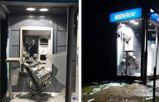 El cajero automático destrozado. Foto: publicada por el medio local Diario Helvecia.