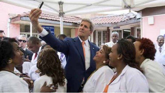 John Kerry selfie