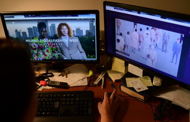 Periodistas siguen el desfile de Ermenegildo Zegna en formato digital 