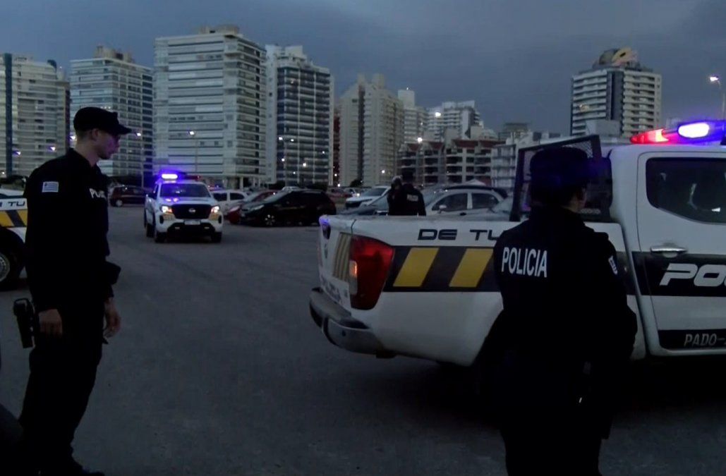 Foto: Subrayado. Operativo en playa Brava este miércoles a la tarde.
