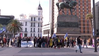 movilizacion de sindicatos de la udelar por presupuesto que sigue siendo insuficiente; los recibio alejandro sanchez