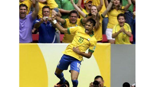 Brasil goleó a Japón 3 - 0 al inicio de la Copa Confederaciones