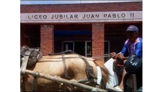 Liceos de barrios más pobres de Montevideo comenzaron año lectivo