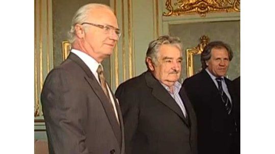 Mujica recibido en Suecia por el rey y por inmigrantes uruguayos