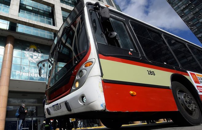 Paro y movilización de ASCOT en Torre Ejecutiva. Foto: FocoUy.