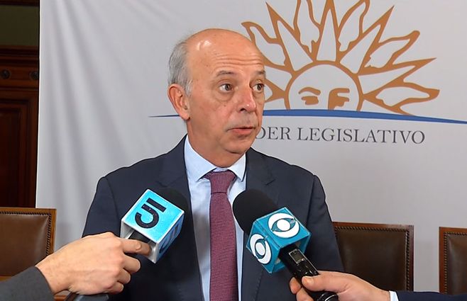 Javier-García-junio-parlamento.jpg