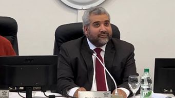 pcu reclamo renuncia de prosecretario de intendencia de canelones por visita a portaaviones y legnani no la acepto