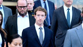 Mark Zuckerberg entra el juicio en el que&nbsp;Meta y YouTube fueron declaradas responsables en juicio por adicción a redes sociales en EEUU.&nbsp; Foto: AFP