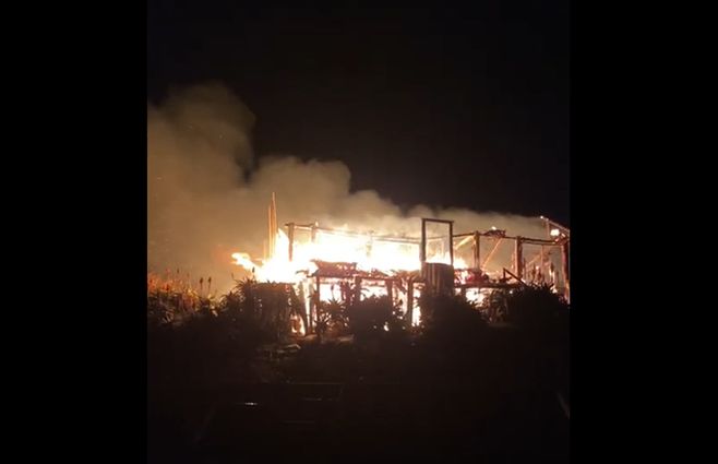 incendio-rocha-noche.jpg
