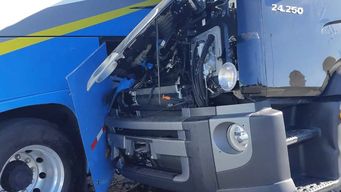 ocho heridos tras choque entre un camion y dos omnibus de copsa en ruta interbalnearia