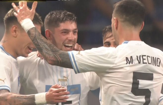 festejo-gol-Valverde-Uruguay-Japón-por-AUF-TV.jpg