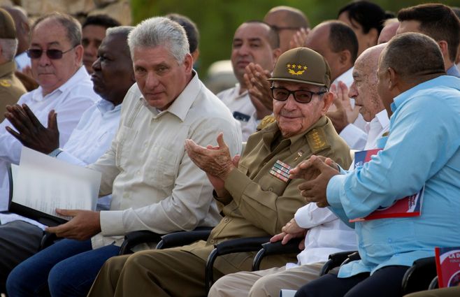 miguel diaz canel y raul castro Cuba AFP.jpg