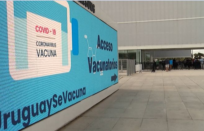 Covid-vacunas-antel-arena-marzo-29.jpg
