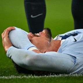 Foto: AFP. Joaquín Piquerez lesionado en el partido de Uruguay ante Inglaterra. Foto: AFP. Joaquín Piquerez lesionado en el partido de Uruguay ante Inglaterra.