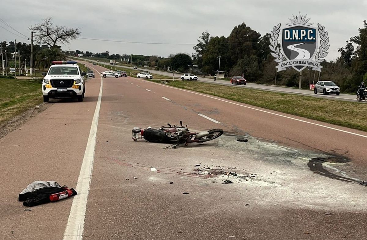Un hombre de 84 años murió en un siniestro en ruta 1; fue embestido por un camión y su moto se incendió