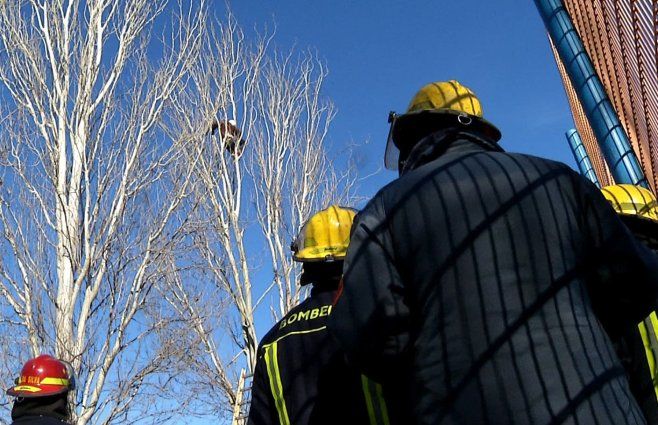 Foto: Subrayado. Despliegue de Policía y Bomberos en Plaza Seregni.