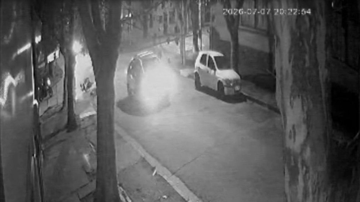 Canelones: joven en moto evadió un control policial, fue perseguido, chocó con un auto y falleció