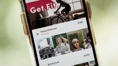 estados unidos prohibe las aplicaciones chinas tiktok y wechat a partir del domingo.