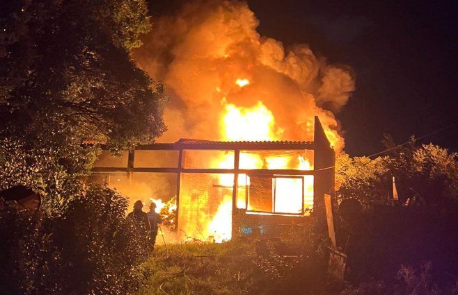 Incendio en depósito de lana y telas. Foto: Bomberos.