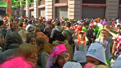 polemica entre vecinos y egresados de medicina por festejo en mercado del puerto