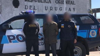 uruguayo de 90 anos fue extraditado de argentina acusado de abuso sexual a nina de 8 en un omnibus