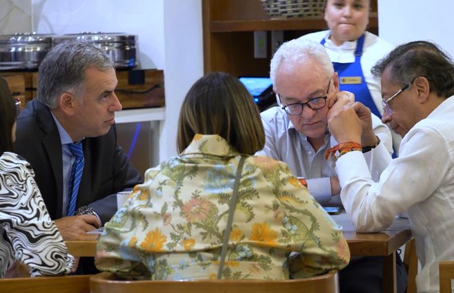 orsi-reunido-con-petro.jpg