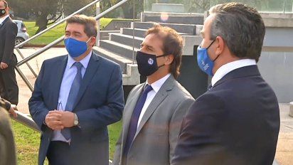 Lacalle Pou con el presidente y vicepresidente de ASSE.