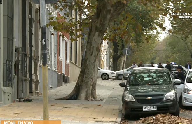 M&oacute;viles policiales cercaron la calle Gonzalo Ram&iacute;rez, a la altura de Pablo De Mar&iacute;a. &nbsp;