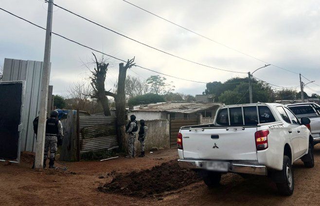 Foto: Subrayado. Allanamiento en el barrio Cotravi este jueves, por investigación de homicidio.