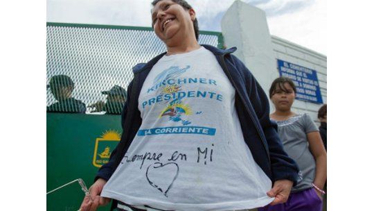 El mausoleo de Kirchner ya es santuario de peregrinaje popular