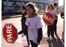 Inspectores de peatones para generar conciencia en el tránsito