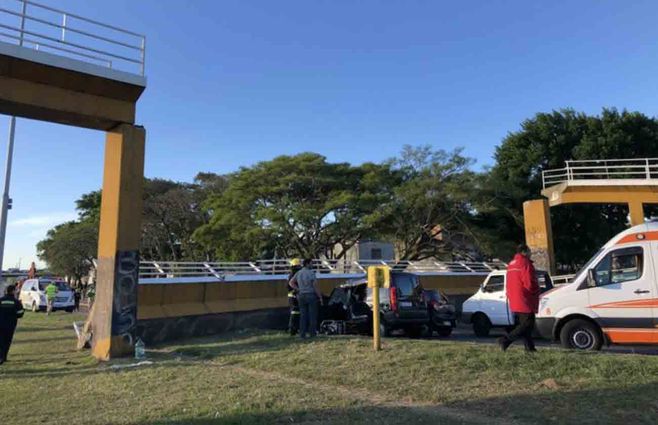 Camión que tiró el puente peatonal no tenía permiso del MTOP para llevar carga