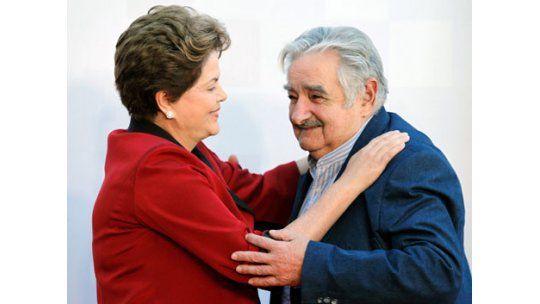 Mujica y Rousseff se reunieron este domingo en Brasilia