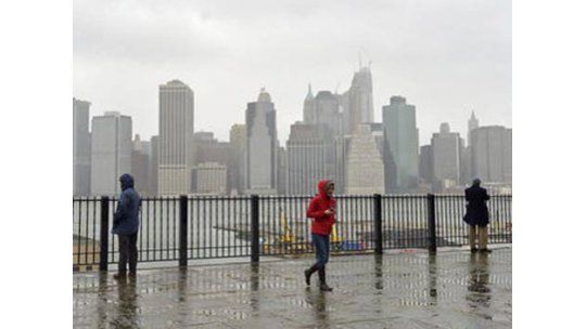 Sandy se cobró 50 vidas, pero cambio climático no está en agenda