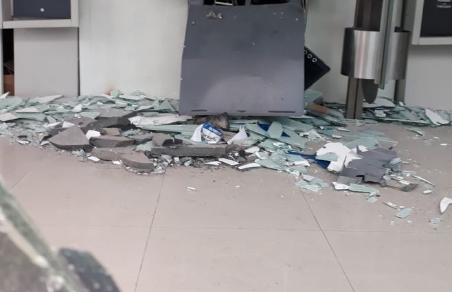 cajero explotado avenida italia y solferino (1).jpeg