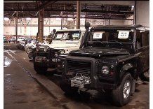 Rematadores exhiben vehiculos incautados a narcotraficantes