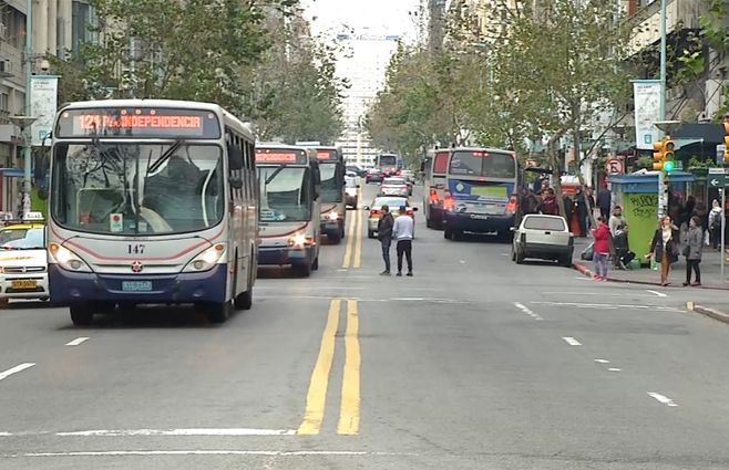 18-de-julio-omnibus-transporte-taxi.jpg
