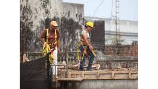El salario mínimo pasará de 7.200 a 8.000 pesos desde enero