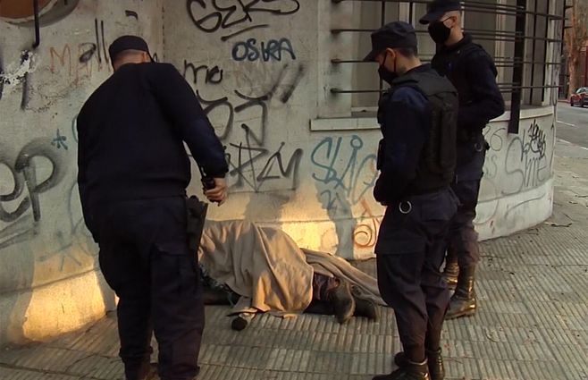 Policía-gente-en-la-calle.jpg