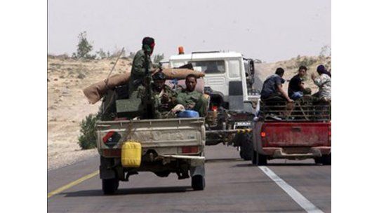 Los últimos meses de un régimen que gobernó Libia por 42 años