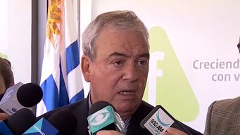 tres policias detenidos tras denuncia de violacion a dos mujeres en un patrullero